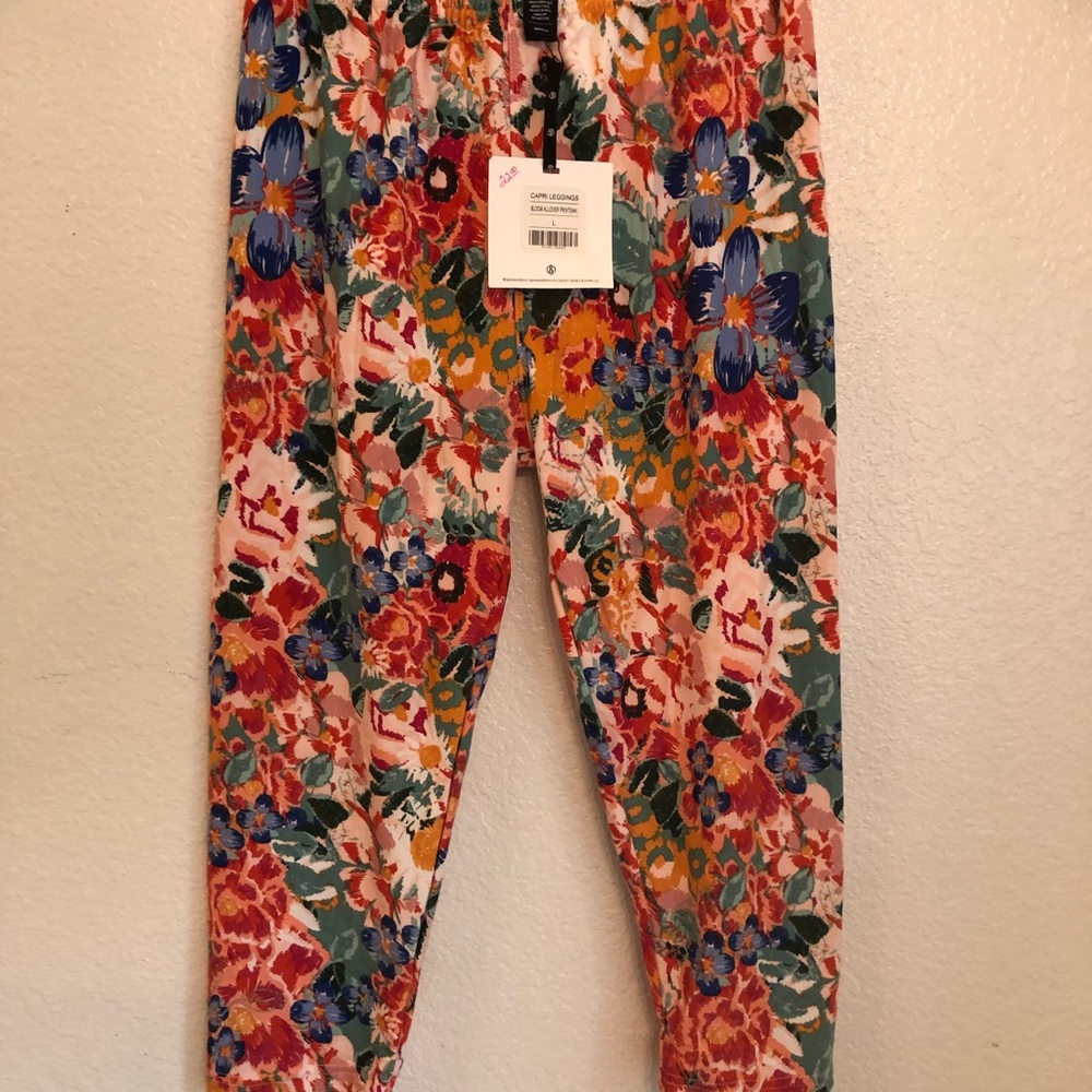 AGNES & DORA CAPRIS